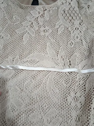 Vestido champán encaje detalle bajo pecho