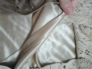 Vestido champán encaje detalle bajo pecho