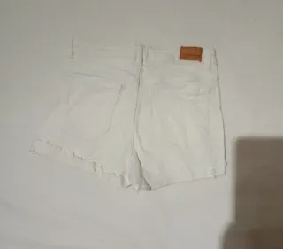 Vaqueros blancos cortos