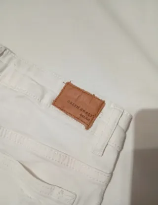 Vaqueros blancos cortos