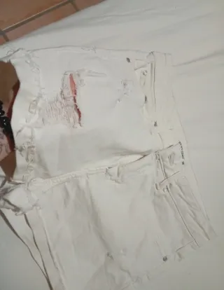 Vaqueros blancos cortos