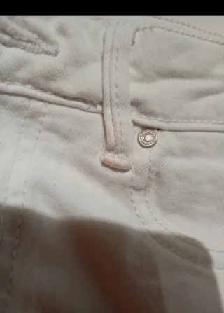 Vaqueros blancos cortos