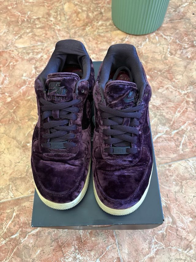 Nike Air Force 1 Terciopelo Morado Talla 39