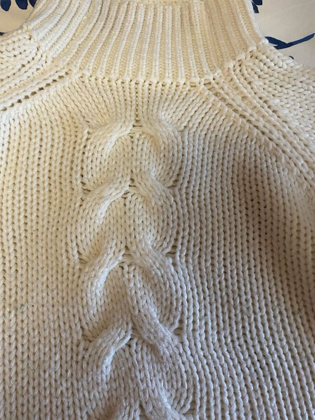 Jersey lana crema trenzado cuello alto