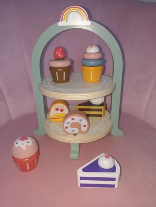 Expositor de madera para pasteles de juguete
