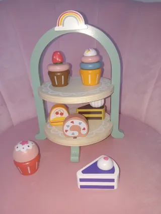 Expositor de madera para pasteles de juguete