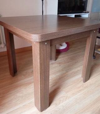 Mesa de salón extensible cuadrada