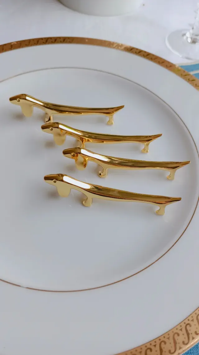 Set 4 Reposa cubiertos perro salchicha dorado