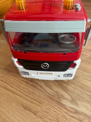 Camión de bomberos con escalera