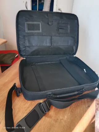 Bolso portátil piel y loneta negro .marca N G S