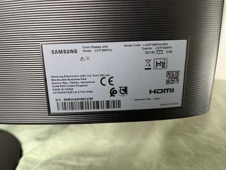 Monitor Samsung a schermo curvo nero