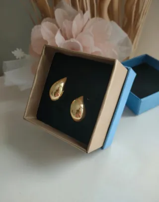 Orecchini a goccia dorati