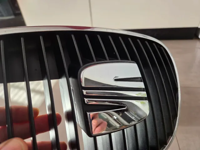 Parrilla Seat Ibiza 6L Original