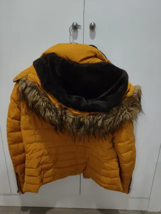 Abrigo Zara acolchado con capucha