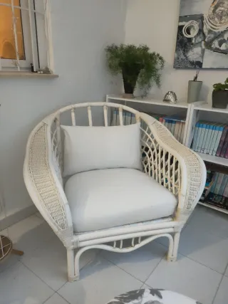 Poltrona in vimini bianca