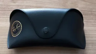 Gafas de Sol Ray-Ban color blanco.