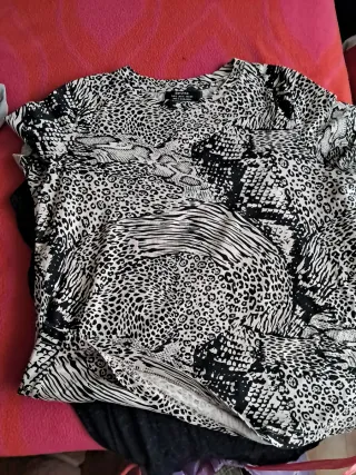 Camiseta Bershka Estampada Animal Print Talla S