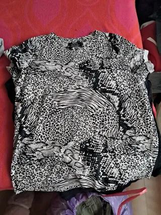 Camiseta Bershka Estampada Animal Print Talla S