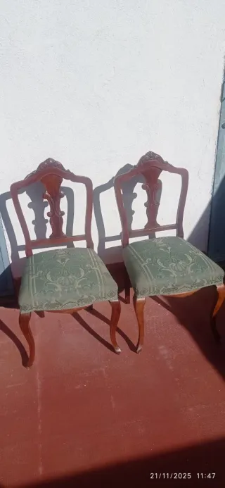 2 Sillas tapizadas