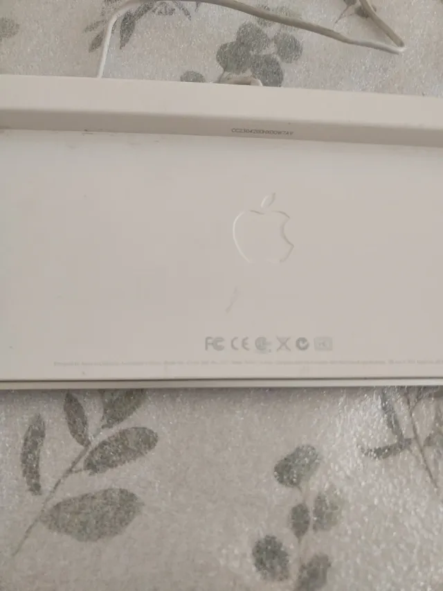 Teclado Apple A1243 con cable