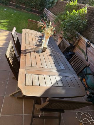 Mesa de madera exterior . SILLAS NO!