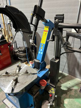 Máquina Desmontadora de Neumáticos Jarly