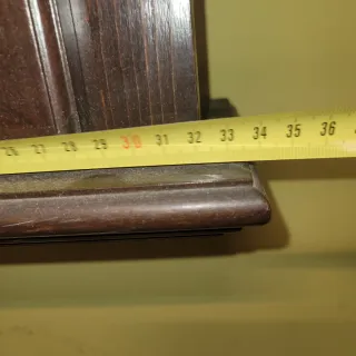 Reloj de pared madera oscuro y dorado