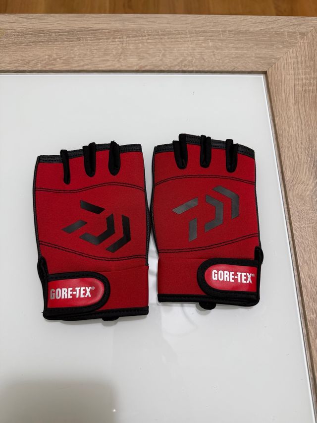 Guantes Daiwa Rojos GORE-TEX