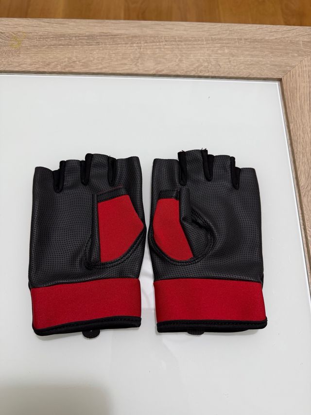 Guantes Daiwa Rojos GORE-TEX