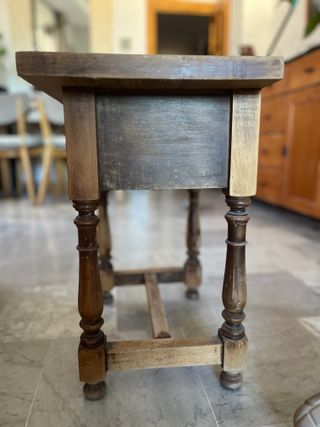 Mesita de noche de madera