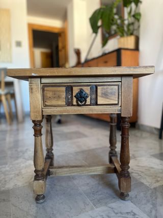 Mesita de noche de madera