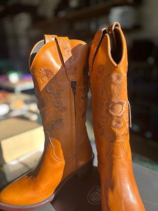 Botas Tejanas Bordadas Naranja