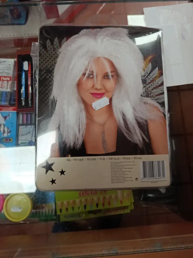 Peluca blanca estilo rockero