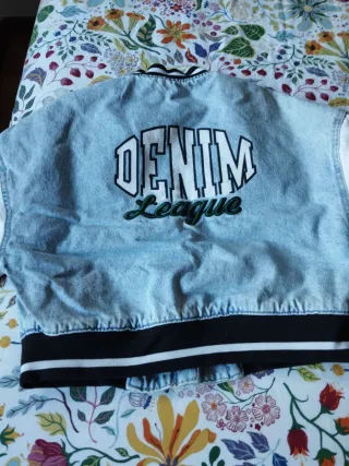 Cazadora vaquera Bershka Talla M