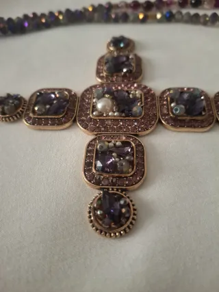 Collar con colgante de cruz