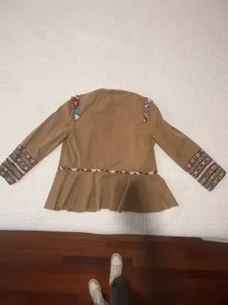 Cazadora Zara con bordados