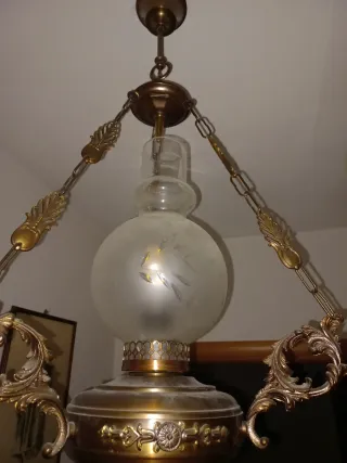 Lampadario in metallo e vetro