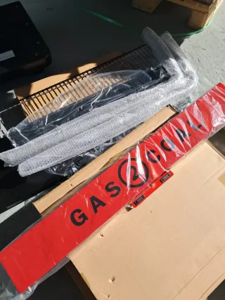 Barbacoa híbrida de 4 quemadores Char-Broil