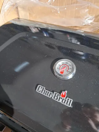 Barbacoa híbrida de 4 quemadores Char-Broil