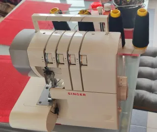 Máquina Overlock Singer Doble Aguja