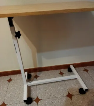 MESA AUXILIAR CON RUEDAS.