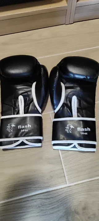 Guantes de Boxeo Leone Negros 14oz