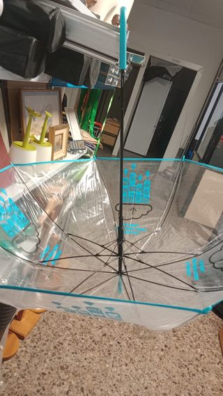 Paraguas transparente infantil con nubes