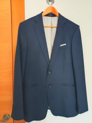 Chaqueta azul de traje de hombre. Zara hombre