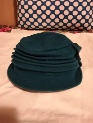 Cappello donna verde petrolio usato pochissimo