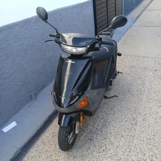 Scooter Hyosung Negra