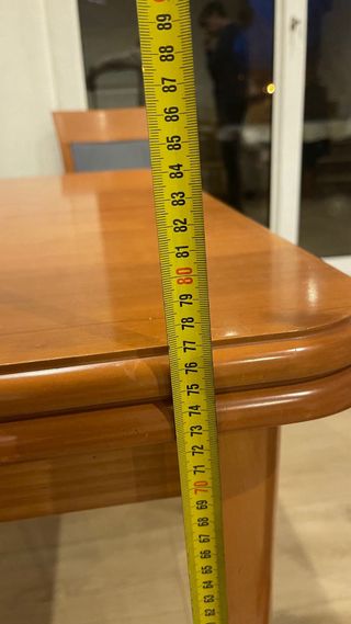 Mesa de comedor de madera