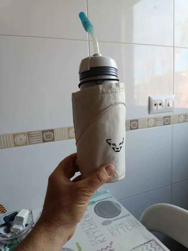 Bote Dynafit con funda térmica