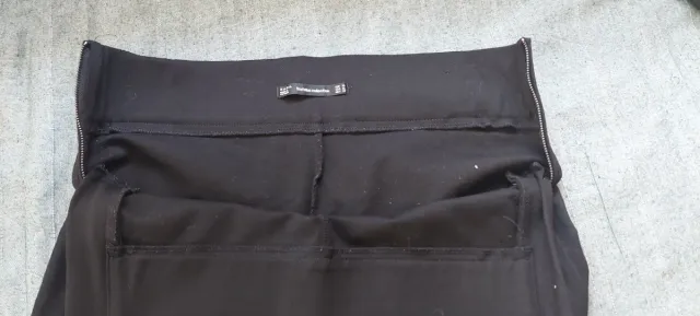 Pantalones negros con cremalleras laterales