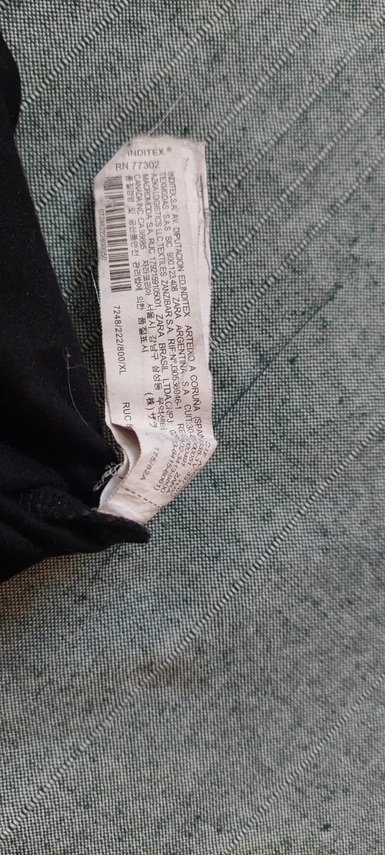 Pantalones negros con cremalleras laterales